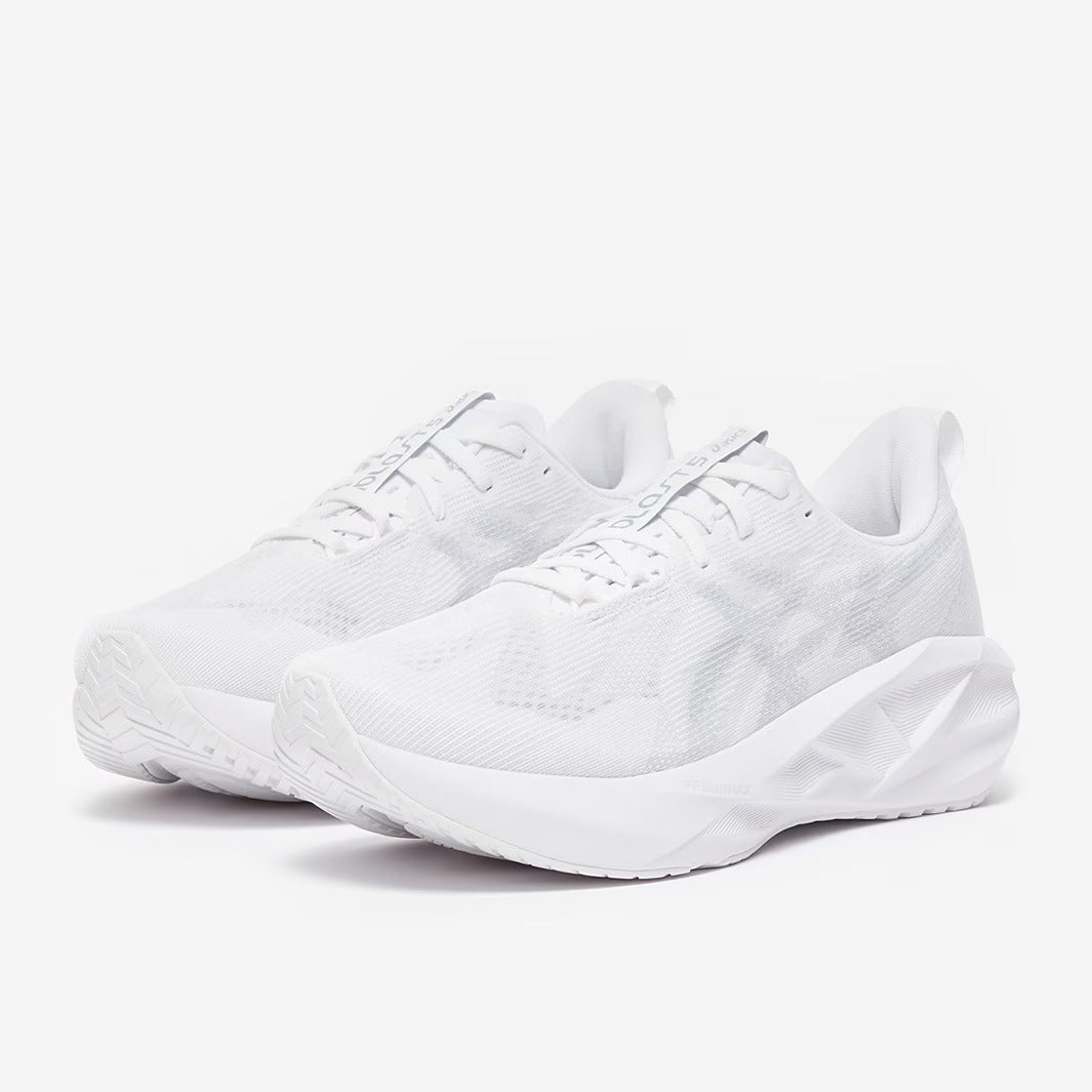 ASICS Novablast 5