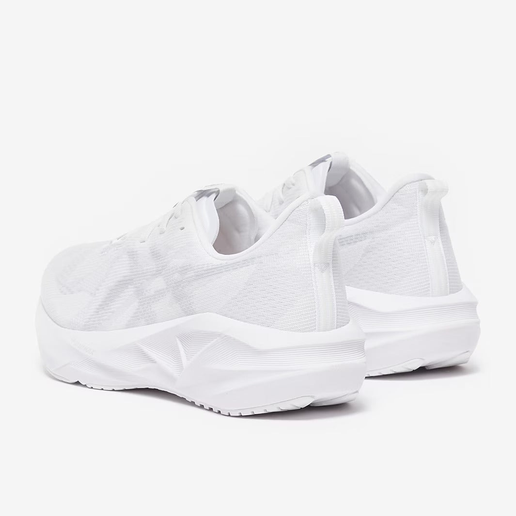 ASICS Novablast 5