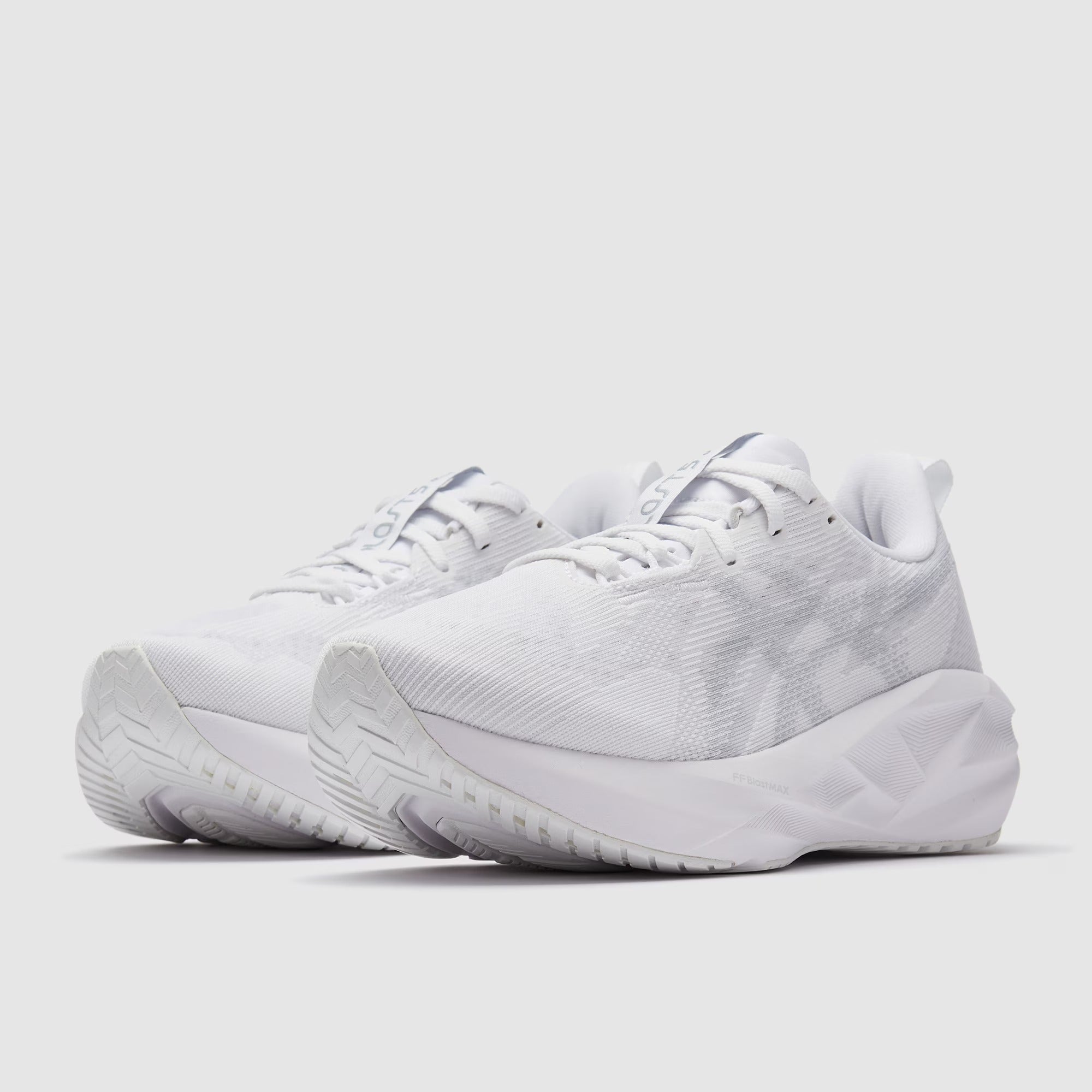 ASICS Women’s Novablast 5