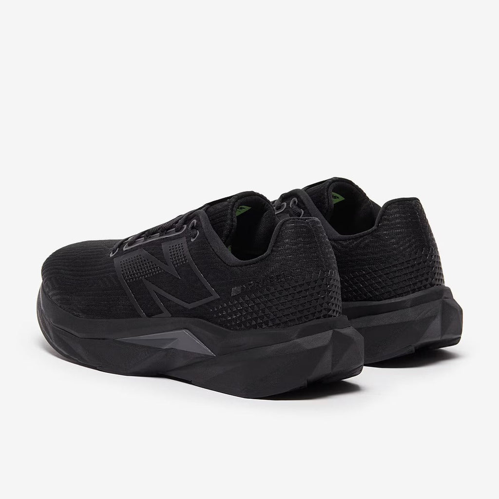 New Balance FuelCell Propel V5